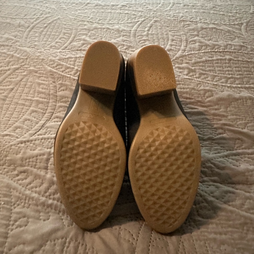 Aerosols boots. Never worn. Lightweight. Size 7